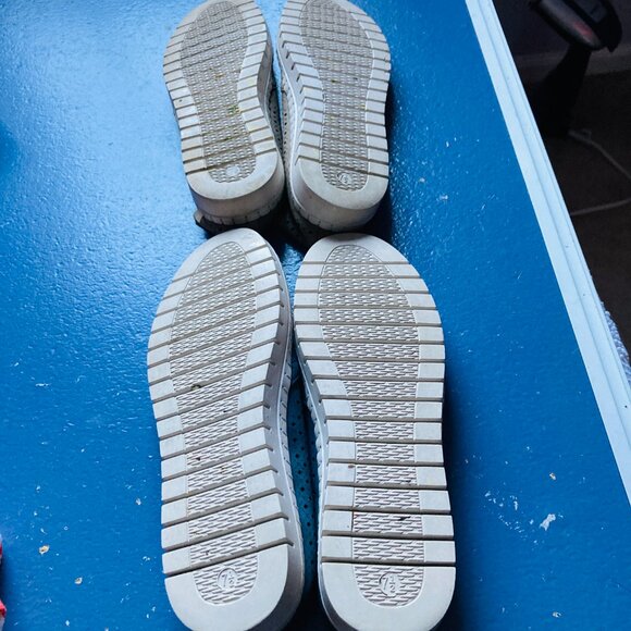 Easy Spirit Perforated Loafers,Set of 2,Size 7.5 - Picture 7 of 7